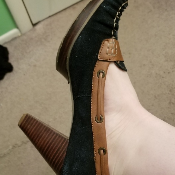 NWOT Navy and Brown Heeled Oxfords - Picture 3 of 5